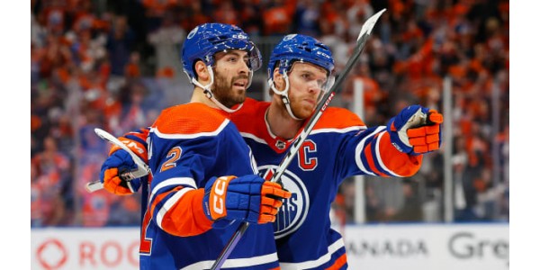 Evan Bouchard entscheidet sich dafür, bei den Edmonton Oilers zu bleiben